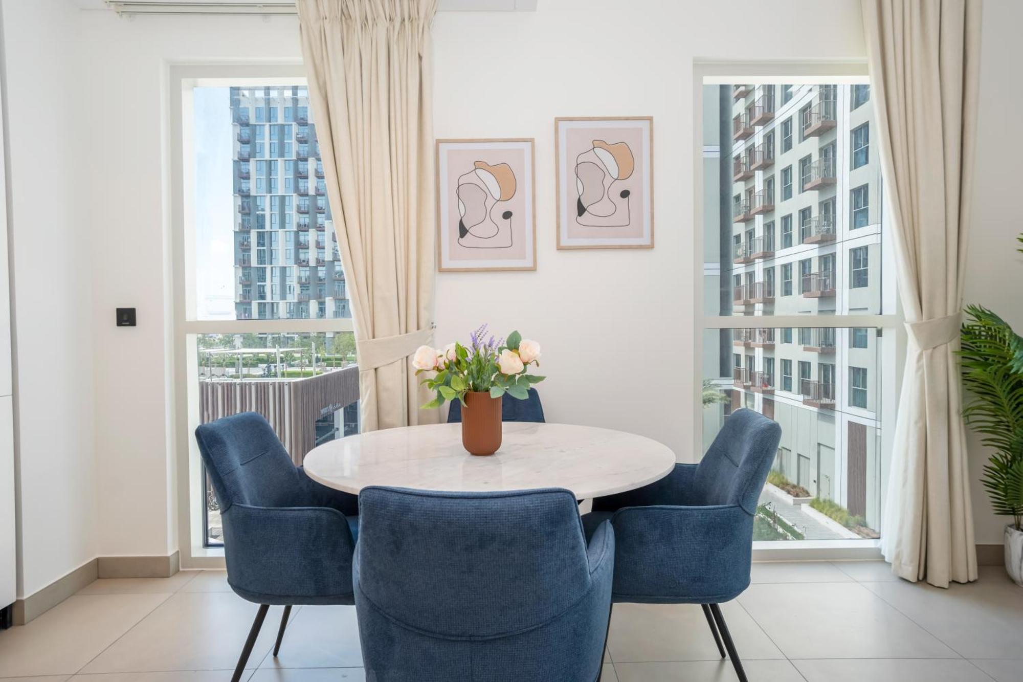 Cozy 2br In Hills * Dubai